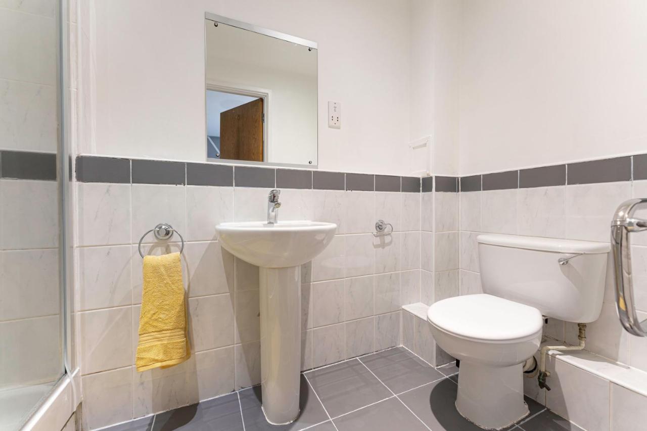 Riley House Spacious City Apartment โคเวนทรี ภายนอก รูปภาพ
