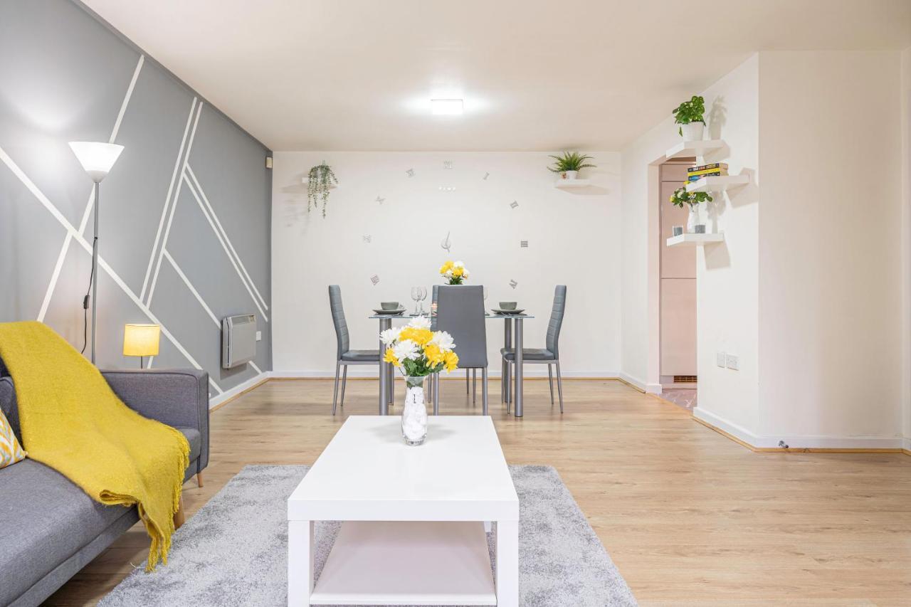 Riley House Spacious City Apartment โคเวนทรี ภายนอก รูปภาพ