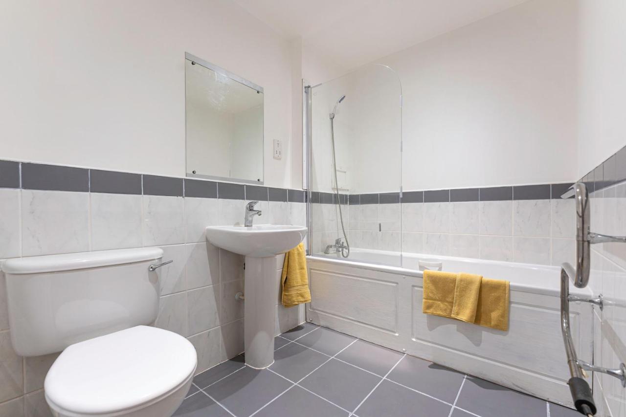 Riley House Spacious City Apartment โคเวนทรี ภายนอก รูปภาพ