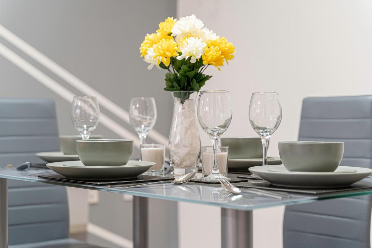 Riley House Spacious City Apartment โคเวนทรี ภายนอก รูปภาพ